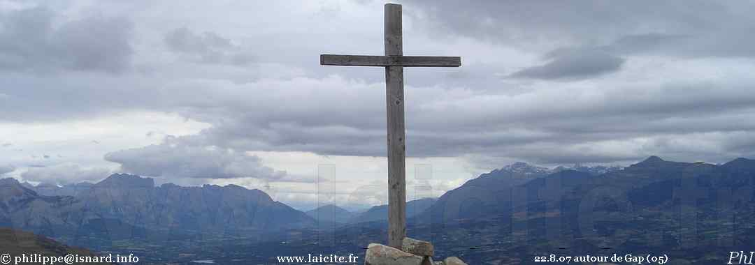 croix sur un sommet autour de Gap (05) 22.8.07 Laicite.fr © PhI